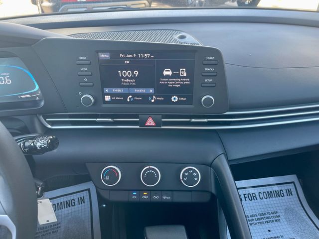 2025 Hyundai Elantra SE - 22966110 - 14