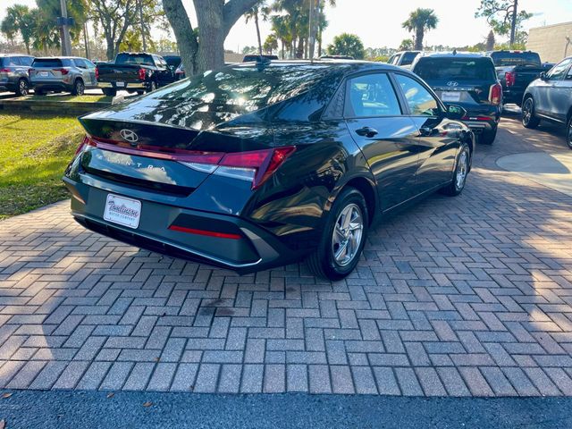 2025 Hyundai Elantra SE - 22966110 - 4