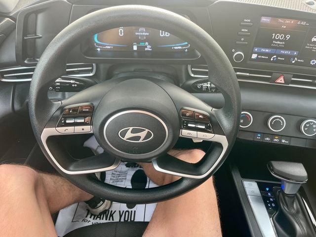 2025 Hyundai Elantra SE - 22966112 - 11