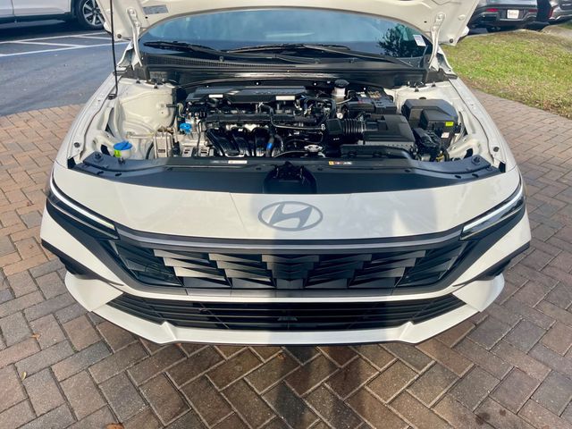 2025 Hyundai Elantra SE - 22966112 - 15