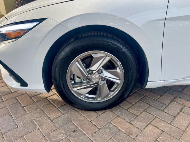 2025 Hyundai Elantra SE - 22966112 - 8