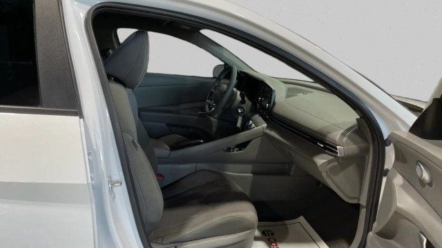 2025 Hyundai Elantra SE IVT - 23016133 - 17