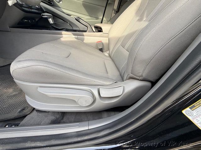 2025 Hyundai Elantra SE IVT - 22947045 - 18