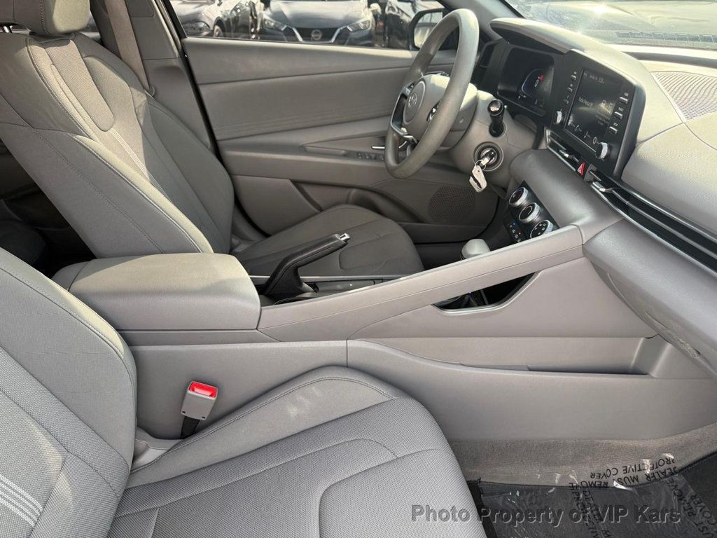 2025 Hyundai Elantra SE IVT - 22947045 - 6