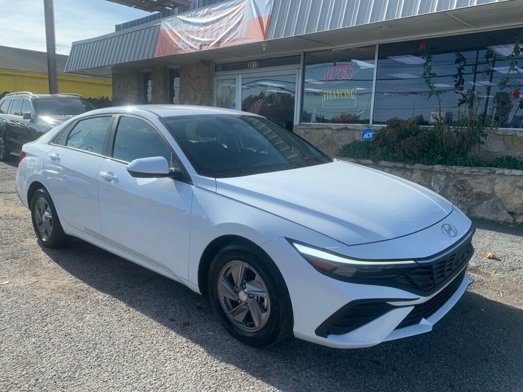 2025 Hyundai Elantra SE IVT - 22957087 | Video 1