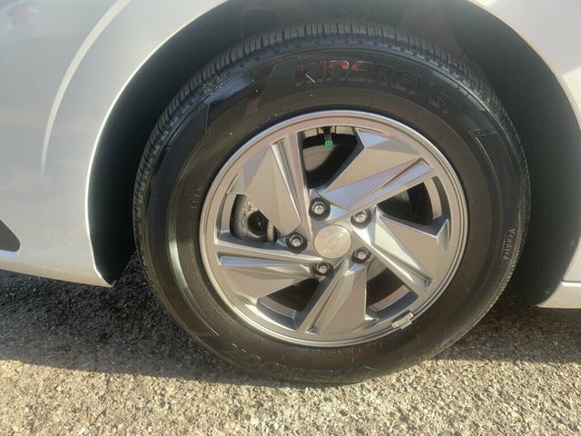 2025 Hyundai Elantra SE IVT - 22957087 - 13