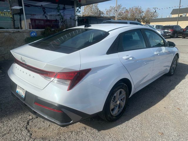 2025 Hyundai Elantra SE IVT - 22957087 - 17