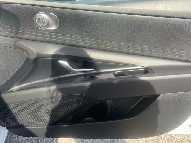 2025 Hyundai Elantra SE IVT - 22957087 - 23