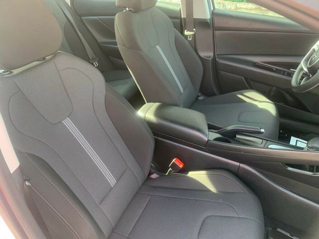 2025 Hyundai Elantra SE IVT - 22957087 - 24