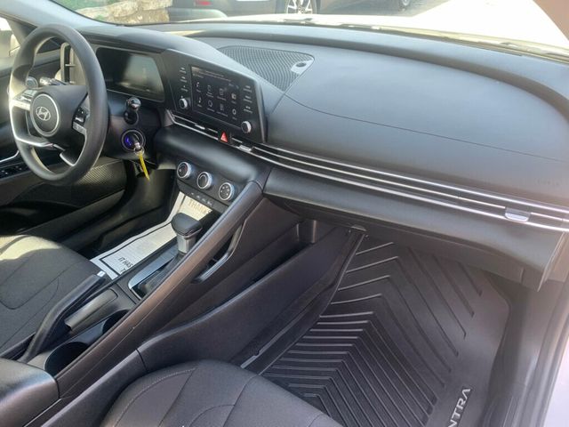 2025 Hyundai Elantra SE IVT - 22957087 - 25
