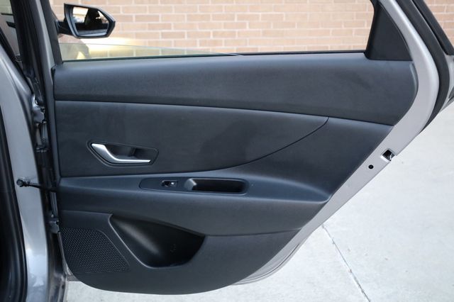 2025 Hyundai Elantra SE IVT - 22971785 - 19