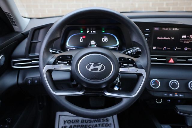 2025 Hyundai Elantra SE IVT - 22971785 - 25