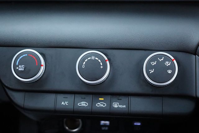 2025 Hyundai Elantra SE IVT - 22971785 - 35