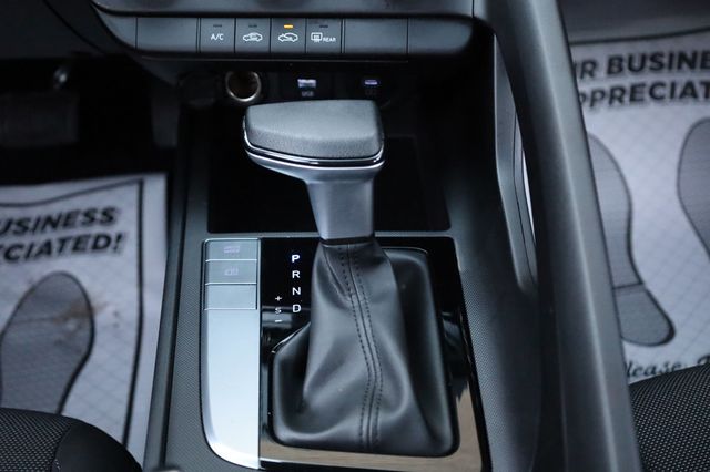 2025 Hyundai Elantra SE IVT - 22971785 - 36