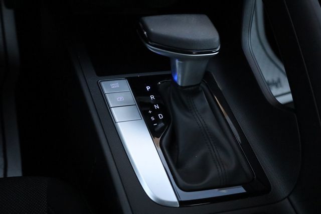 2025 Hyundai Elantra SE IVT - 22971785 - 37