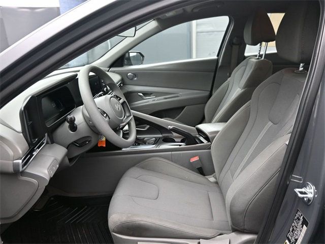 2025 Hyundai Elantra SE IVT - 22976931 - 11