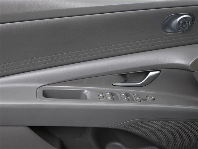 2025 Hyundai Elantra SE IVT - 22976931 - 12