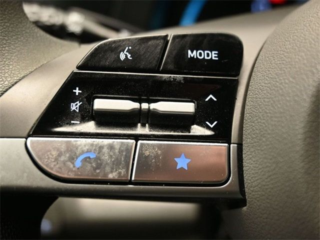 2025 Hyundai Elantra SE IVT - 22976931 - 25