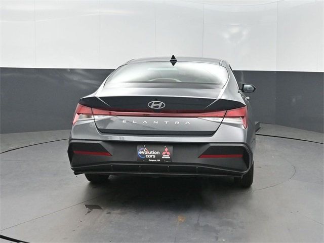 2025 Hyundai Elantra SE IVT - 22976931 - 30