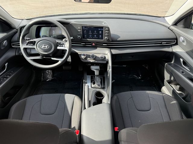 2025 Hyundai Elantra SE IVT - 22987985 - 4