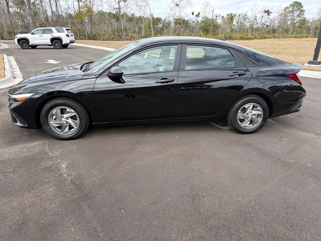 2025 Hyundai Elantra SE IVT - 22988059 - 1