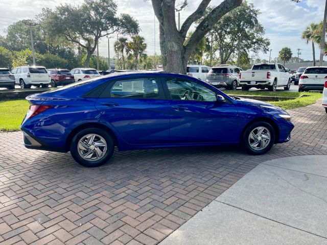 2025 Hyundai Elantra SE IVT - 22922345 - 4