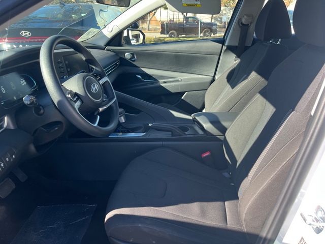 2025 Hyundai Elantra SE IVT - 22966112 - 1