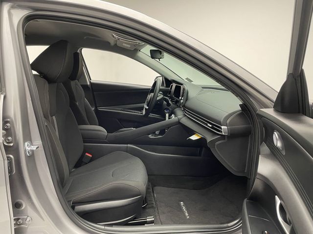 2025 Hyundai Elantra SE IVT - 22968023 - 15