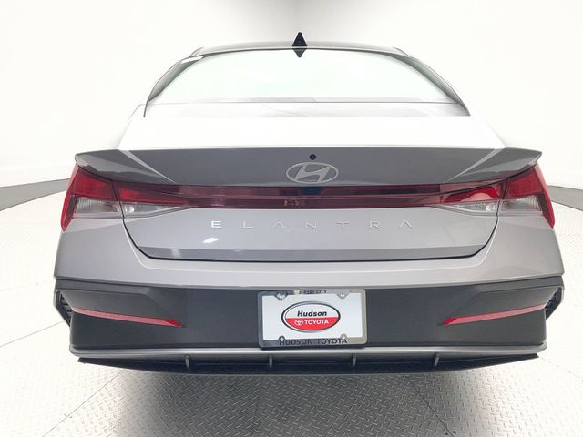 2025 Hyundai Elantra SE IVT - 22968023 - 5