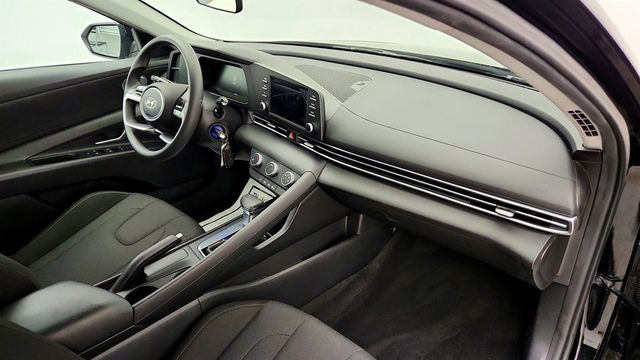 2025 Hyundai Elantra SE IVT - 23050522 - 21
