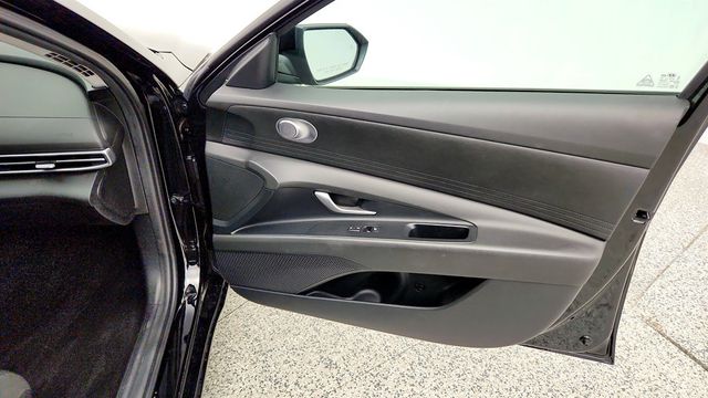 2025 Hyundai Elantra SE IVT - 23050522 - 22