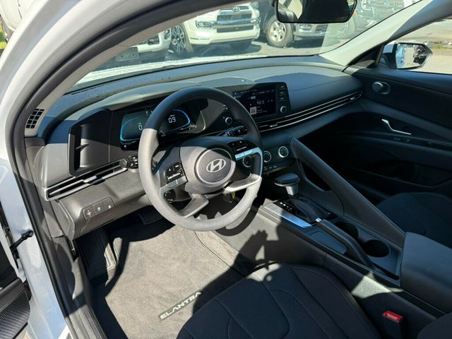 2025 Hyundai Elantra SE IVT - 22932607 - 2