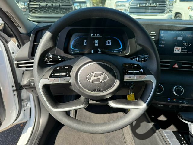 2025 Hyundai Elantra SE IVT - 22932607 - 4