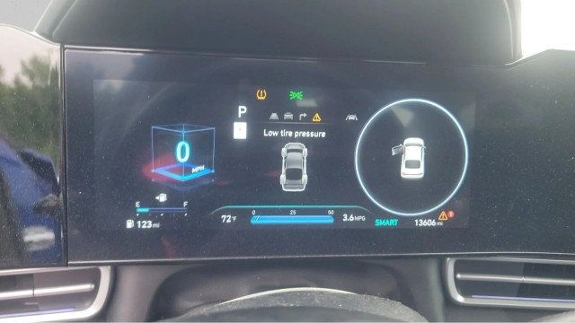 2025 Hyundai Elantra SEL Convenience IVT - 23040846 - 4