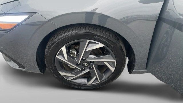 2025 Hyundai Elantra SEL Convenience IVT - 23075408 - 17