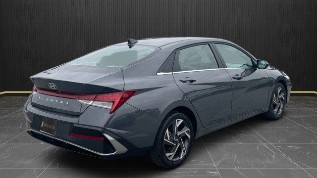 2025 Hyundai Elantra SEL Convenience IVT - 23075408 - 4