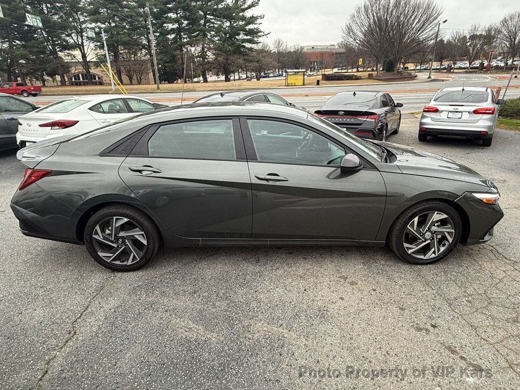 2025 Hyundai Elantra SEL Convenience IVT - 22969725 - 3