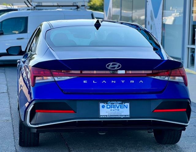 2025 Hyundai Elantra SEL Convenience IVT - 23072252 - 26