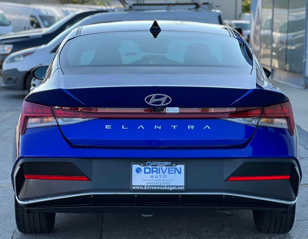2025 Hyundai Elantra SEL Convenience IVT - 23072252 - 3