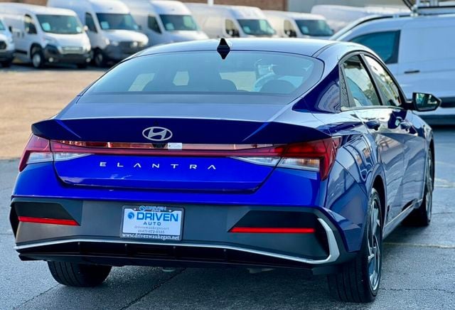 2025 Hyundai Elantra SEL Convenience IVT - 23072252 - 4