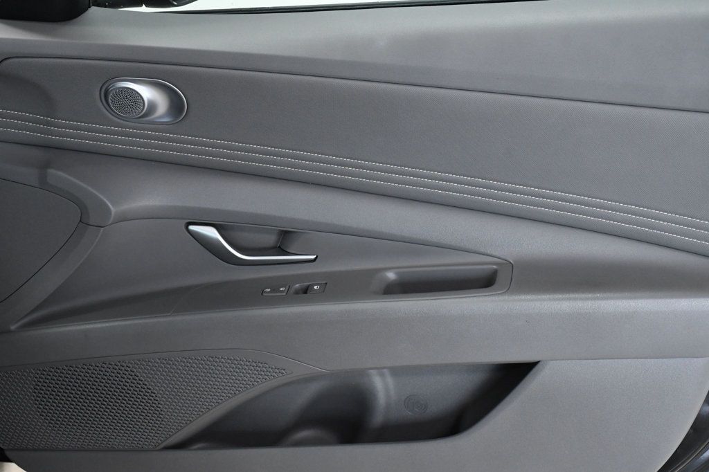 2025 Hyundai Elantra SEL Convenience IVT - 23008411 - 17
