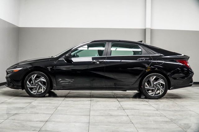 2025 Hyundai Elantra SEL Convenience IVT - 22961501 - 9