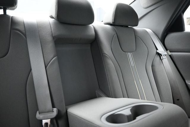 2025 Hyundai Elantra SEL Convenience IVT - 23065612 - 17
