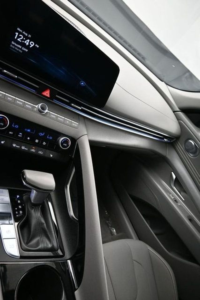 2025 Hyundai Elantra SEL Convenience IVT - 23065612 - 20