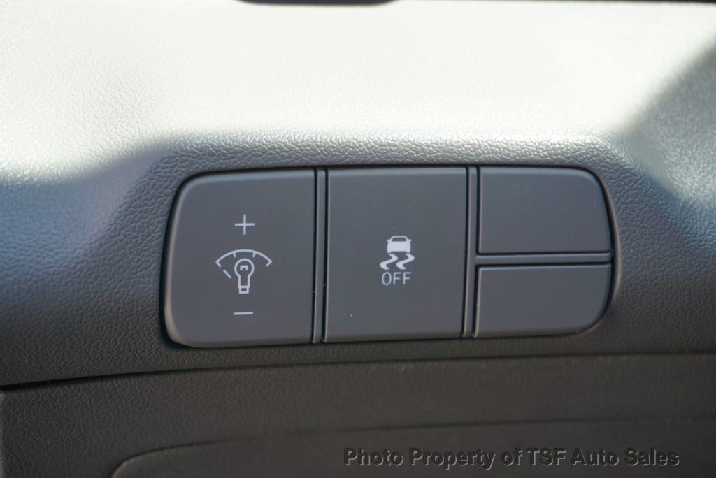 2025 Hyundai Elantra SEL Convenience IVT - 23035849 - 31