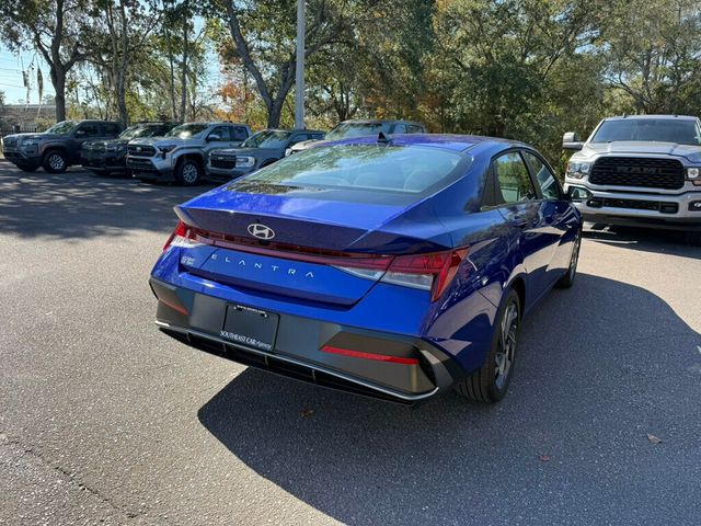 2025 Hyundai Elantra SEL Convenience IVT - 22945595 - 10