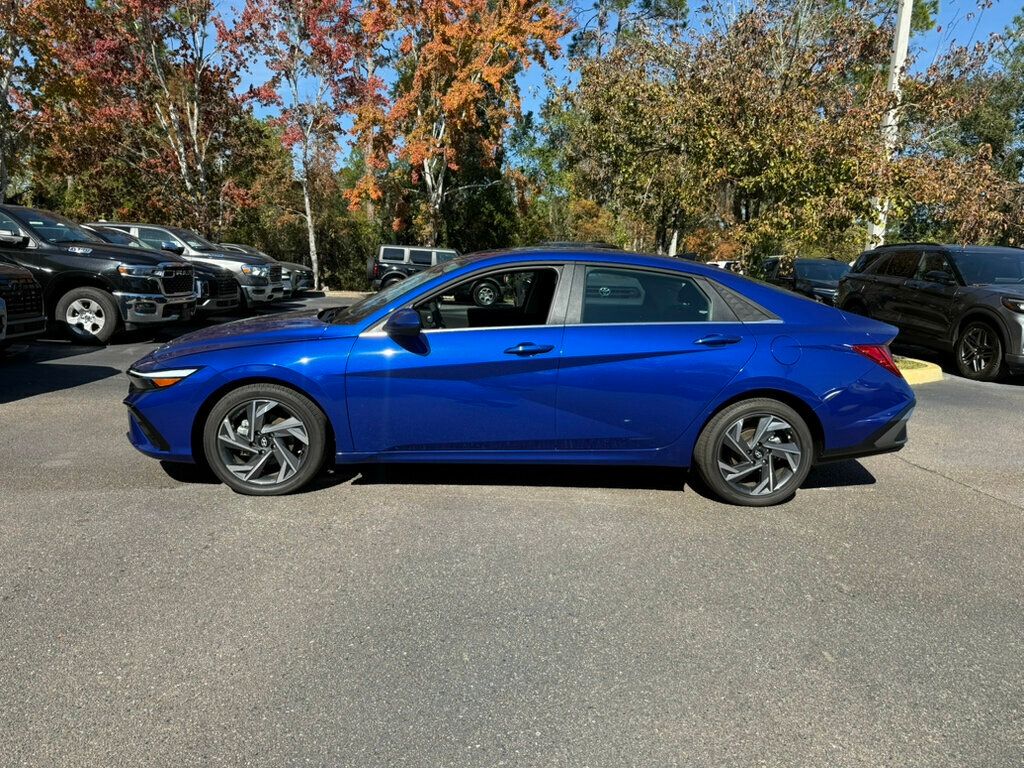 2025 Hyundai Elantra SEL Convenience photo 2