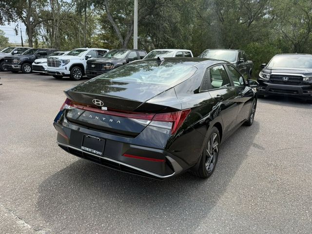 2025 Hyundai Elantra SEL Convenience IVT - 23069639 - 10