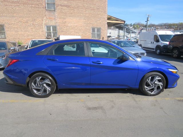 2025 Hyundai Elantra SEL Sport IVT - 23010958 - 3