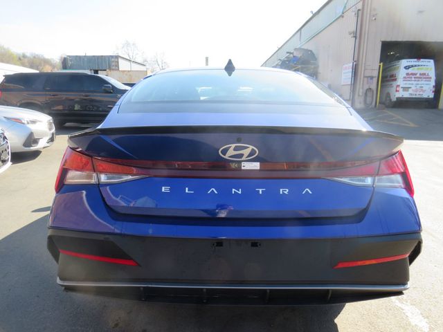 2025 Hyundai Elantra SEL Sport IVT - 23010958 - 5